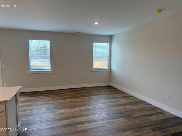 8103 Cedar Meadows Ln, Louisville, KY 40229