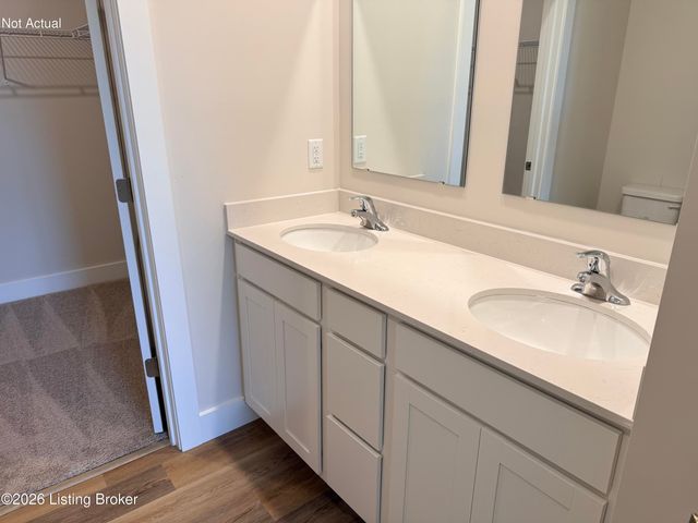 8103 Cedar Meadows Ln, Louisville, KY 40229