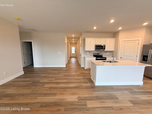 8103 Cedar Meadows Ln, Louisville, KY 40229