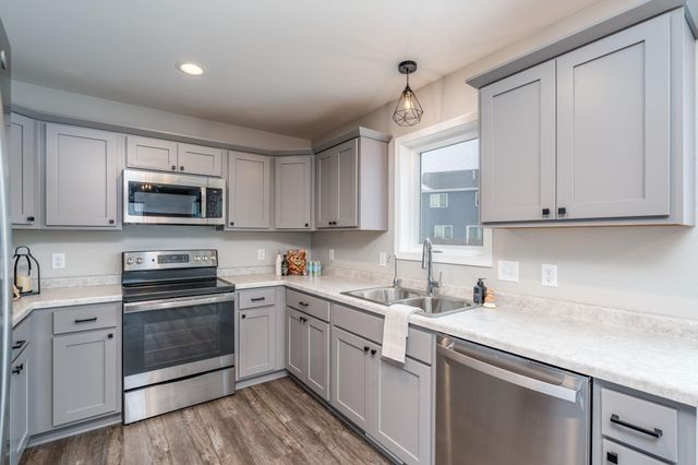 2200 Anchorage Drive, Mankato, MN 56003