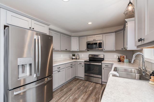 2200 Anchorage Drive, Mankato, MN 56003