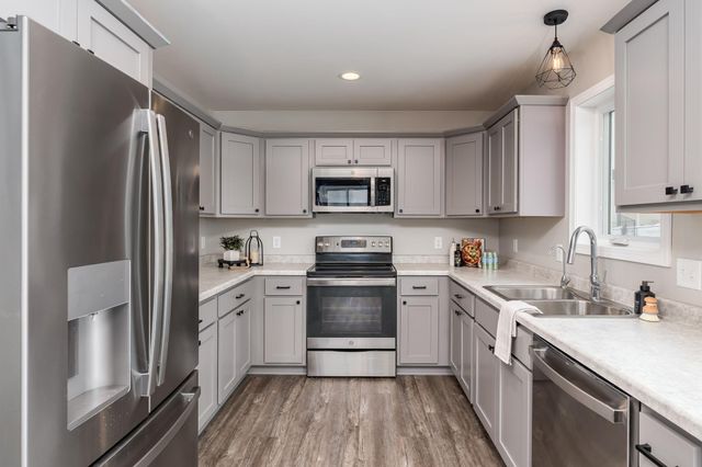 2200 Anchorage Drive, Mankato, MN 56003