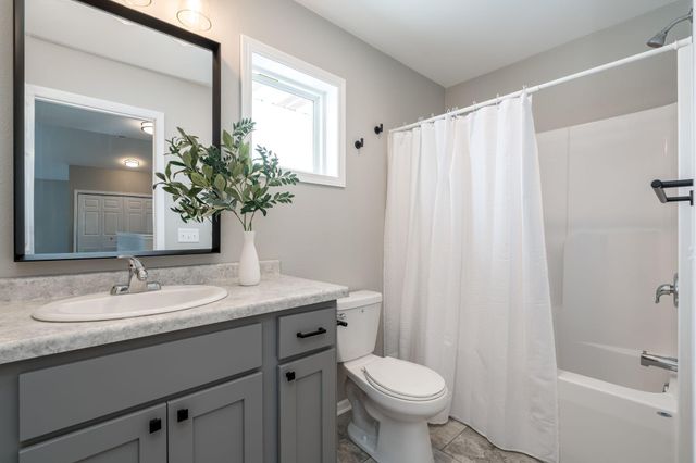 2200 Anchorage Drive, Mankato, MN 56003