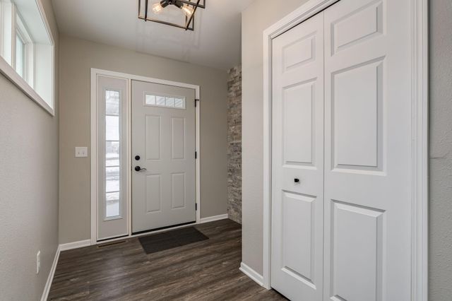 2200 Anchorage Drive, Mankato, MN 56003