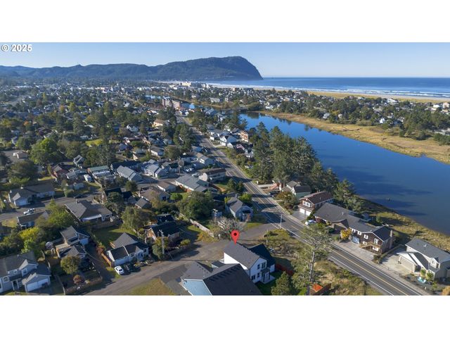 790 17th Ave, Seaside, OR 97138