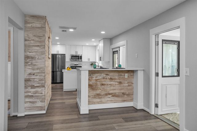 106 N Rushwing Circle, The Woodlands, TX 77381