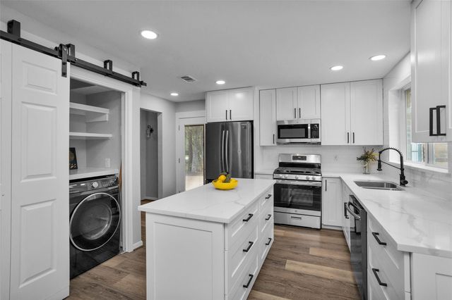 106 N Rushwing Circle, The Woodlands, TX 77381