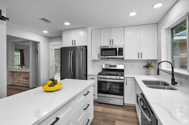 106 N Rushwing Circle, The Woodlands, TX 77381