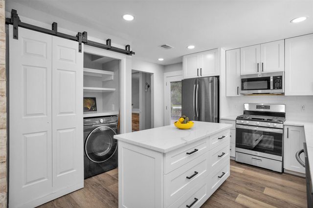 106 N Rushwing Circle, The Woodlands, TX 77381