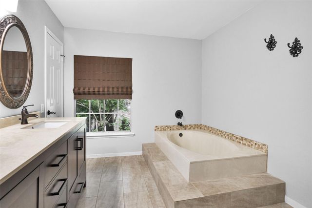 106 N Rushwing Circle, The Woodlands, TX 77381