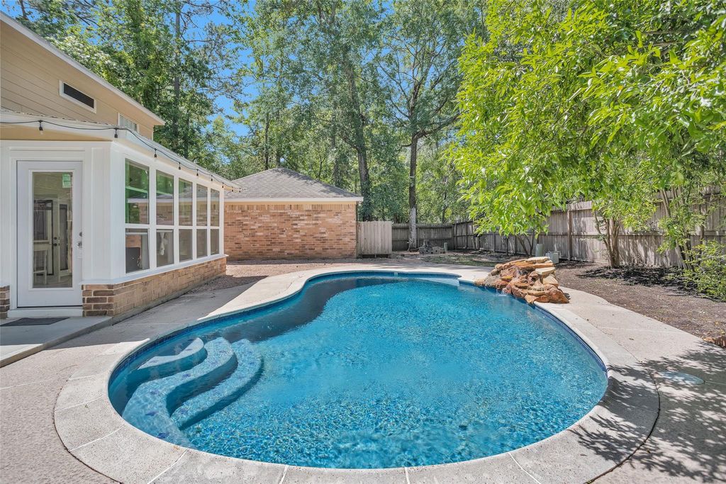 106 N Rushwing Circle, The Woodlands, TX 77381