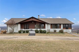 11 Bluff Drive, Russellville, AR 72802