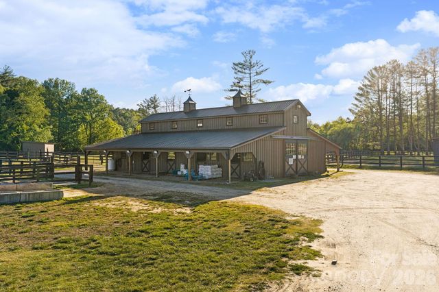 2070 Thoroughbred Way G18, Lenoir, NC 28645