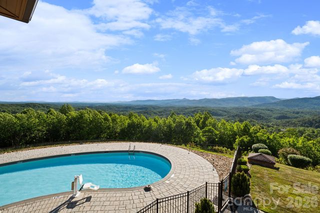 2070 Thoroughbred Way G18, Lenoir, NC 28645