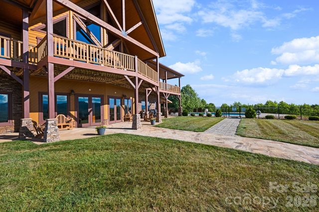 2070 Thoroughbred Way G18, Lenoir, NC 28645