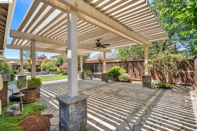 6432 Laurel Creek Pl, Livermore, CA 94551