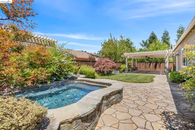 6432 Laurel Creek Pl, Livermore, CA 94551