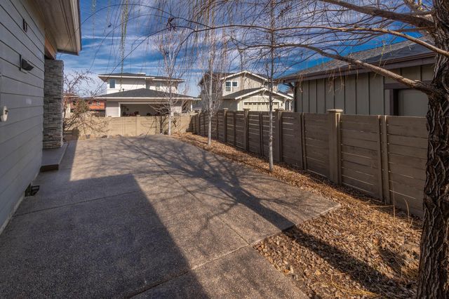 60069 SE Ruby Peak Loop, Bend, OR 97702