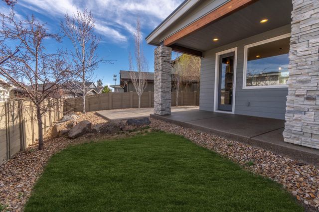 60069 SE Ruby Peak Loop, Bend, OR 97702