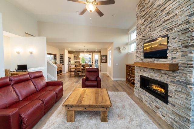 60069 SE Ruby Peak Loop, Bend, OR 97702