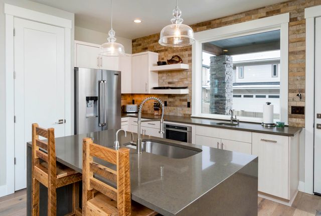 60069 SE Ruby Peak Loop, Bend, OR 97702