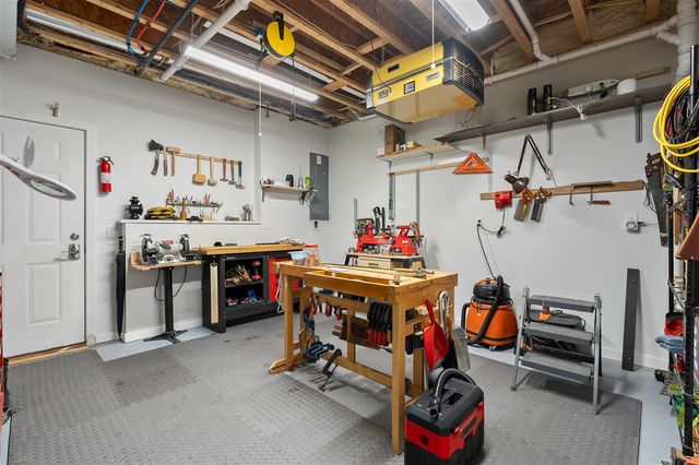 2214 Hunters Pond, Kalamazoo, MI 49048