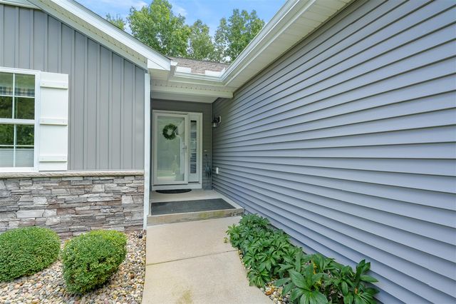 2214 Hunters Pond, Kalamazoo, MI 49048