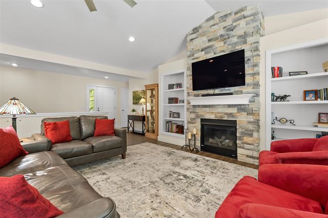 2214 Hunters Pond, Kalamazoo, MI 49048