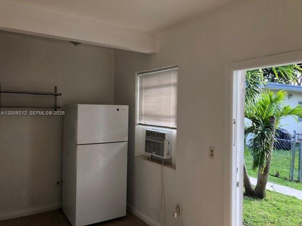 471 SW 10th St 5, Miami, FL 33130