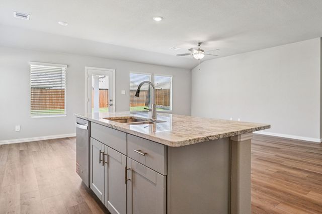 3400 Pat Mayse Drive, Farmersville, TX 75442