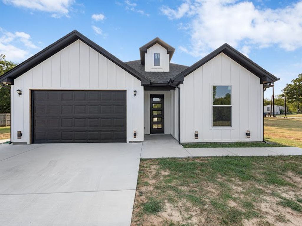 1119 20th Street, Bridgeport, TX 76426