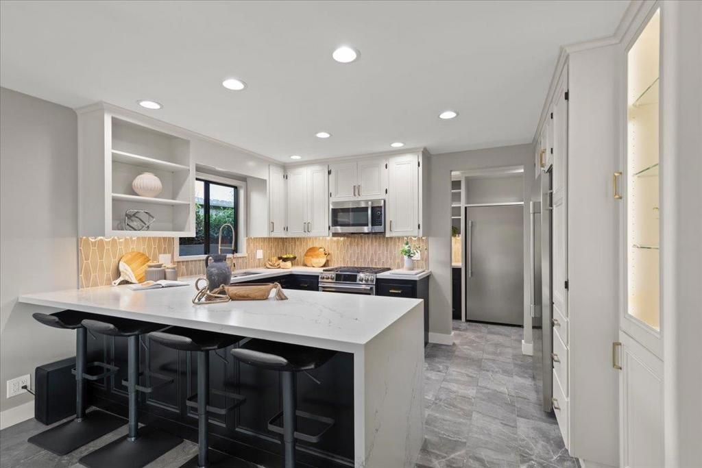 Image 11 of property listing at 3315 Caxton Court, San Mateo, CA 94403