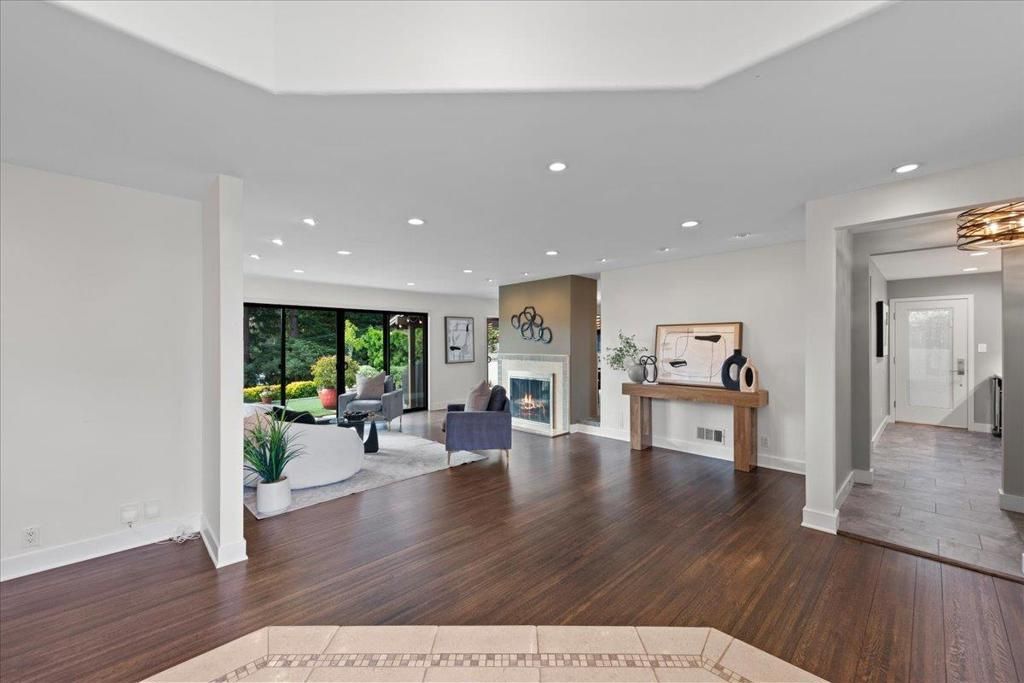 Image 4 of property listing at 3315 Caxton Court, San Mateo, CA 94403