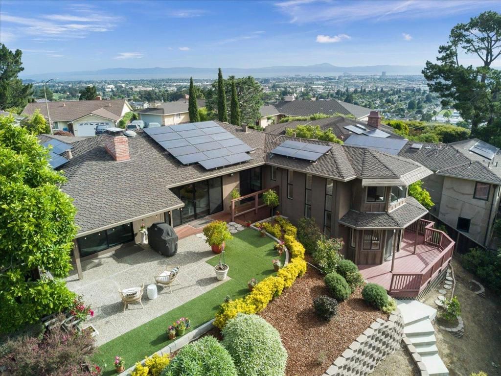 Image 41 of property listing at 3315 Caxton Court, San Mateo, CA 94403