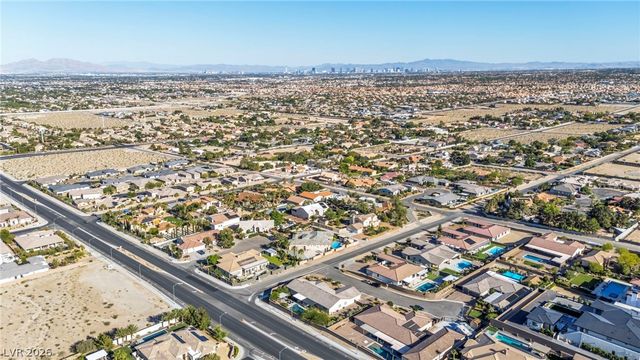 9520 Grand Pass Court, Las Vegas, NV 89129