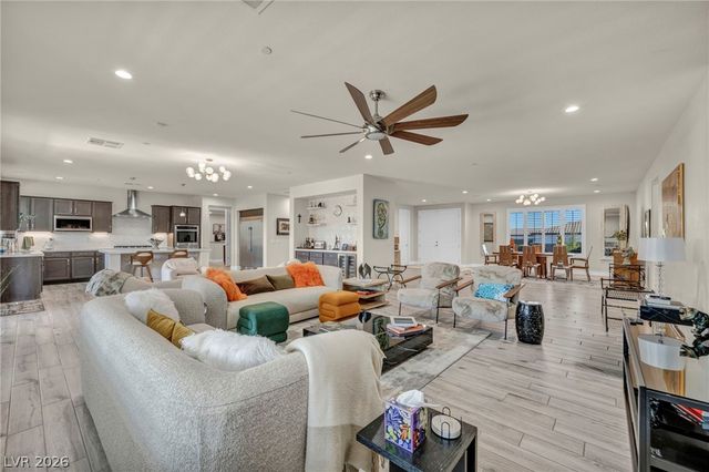 9520 Grand Pass Court, Las Vegas, NV 89129