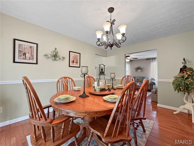 513 Wedgewood Lane, Columbia, IL 62236