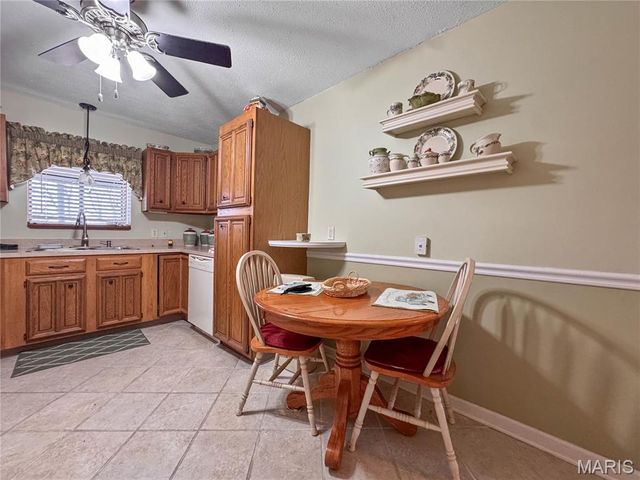 513 Wedgewood Lane, Columbia, IL 62236