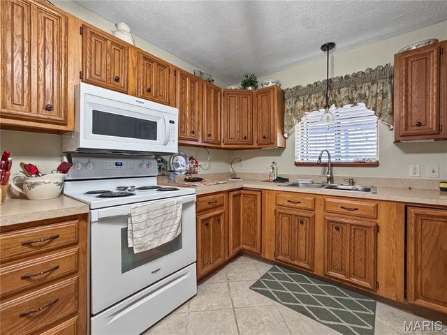 513 Wedgewood Lane, Columbia, IL 62236