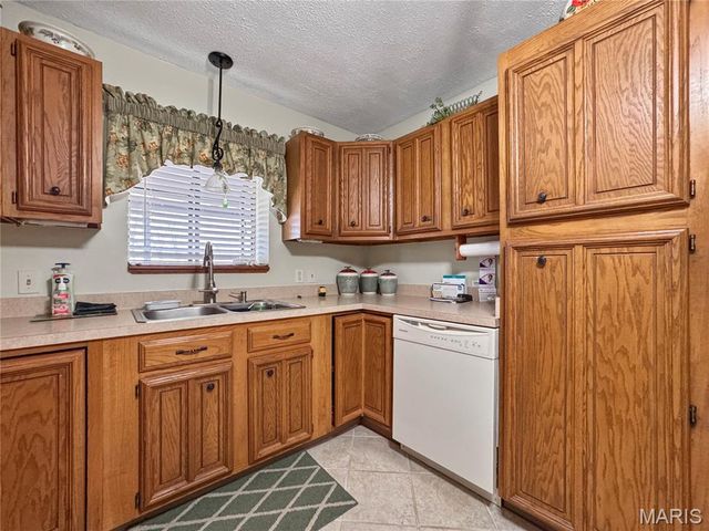 513 Wedgewood Lane, Columbia, IL 62236