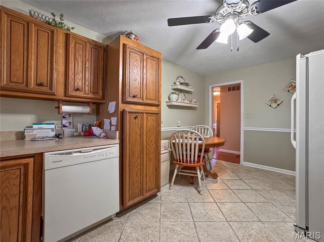 513 Wedgewood Lane, Columbia, IL 62236