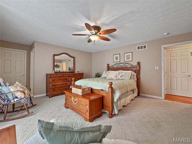 513 Wedgewood Lane, Columbia, IL 62236