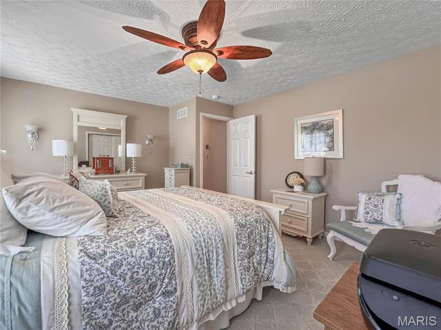 513 Wedgewood Lane, Columbia, IL 62236