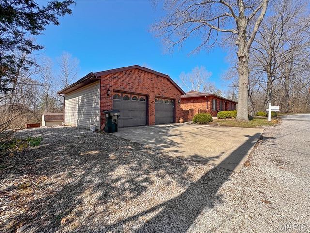 513 Wedgewood Lane, Columbia, IL 62236