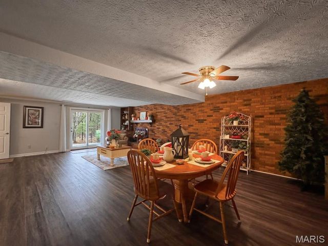 513 Wedgewood Lane, Columbia, IL 62236