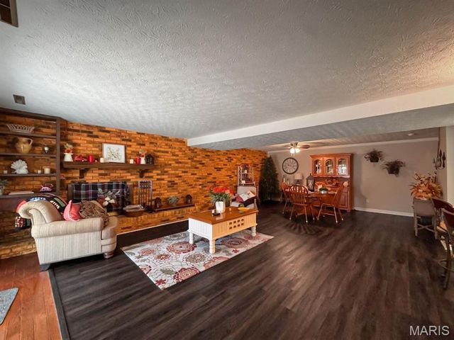 513 Wedgewood Lane, Columbia, IL 62236