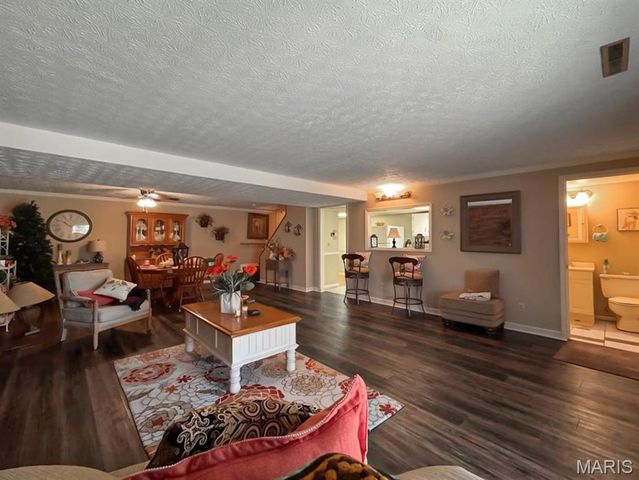 513 Wedgewood Lane, Columbia, IL 62236