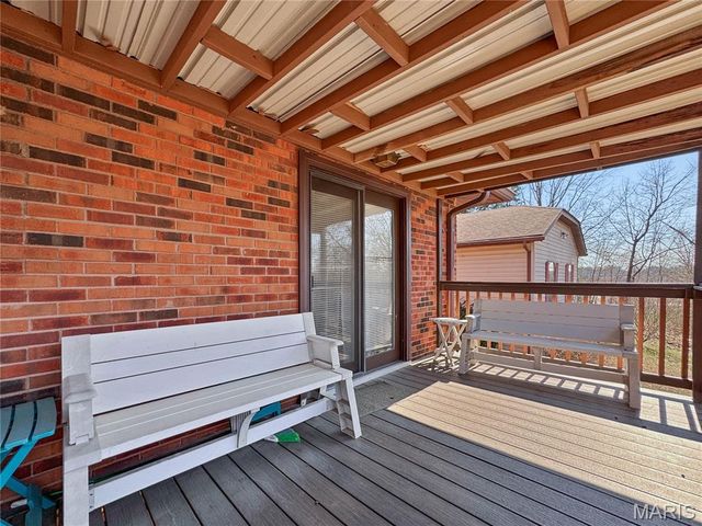 513 Wedgewood Lane, Columbia, IL 62236