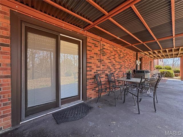 513 Wedgewood Lane, Columbia, IL 62236