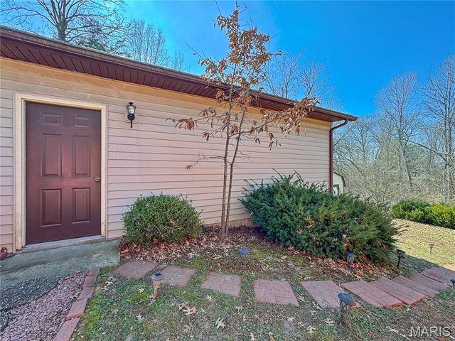 513 Wedgewood Lane, Columbia, IL 62236